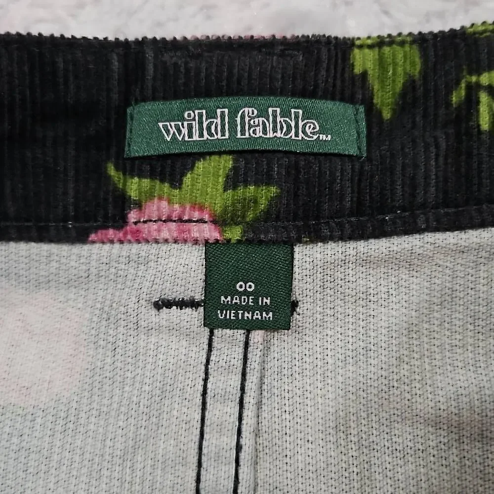 Wild Fable Corduroy black skirt with roses floral print size 00 New With Tags - Picture 3 of 6